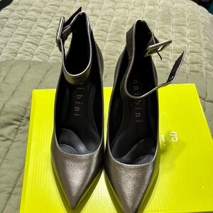 Steffi Leather Buckle Detail Ankle Strap Silver Pumps